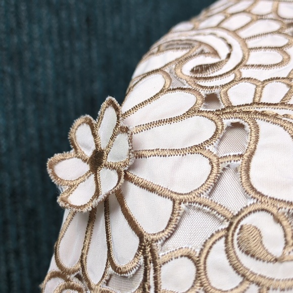 BCBGMaxAzria Cute Flowery Summer Dress! - Picture 14 of 16